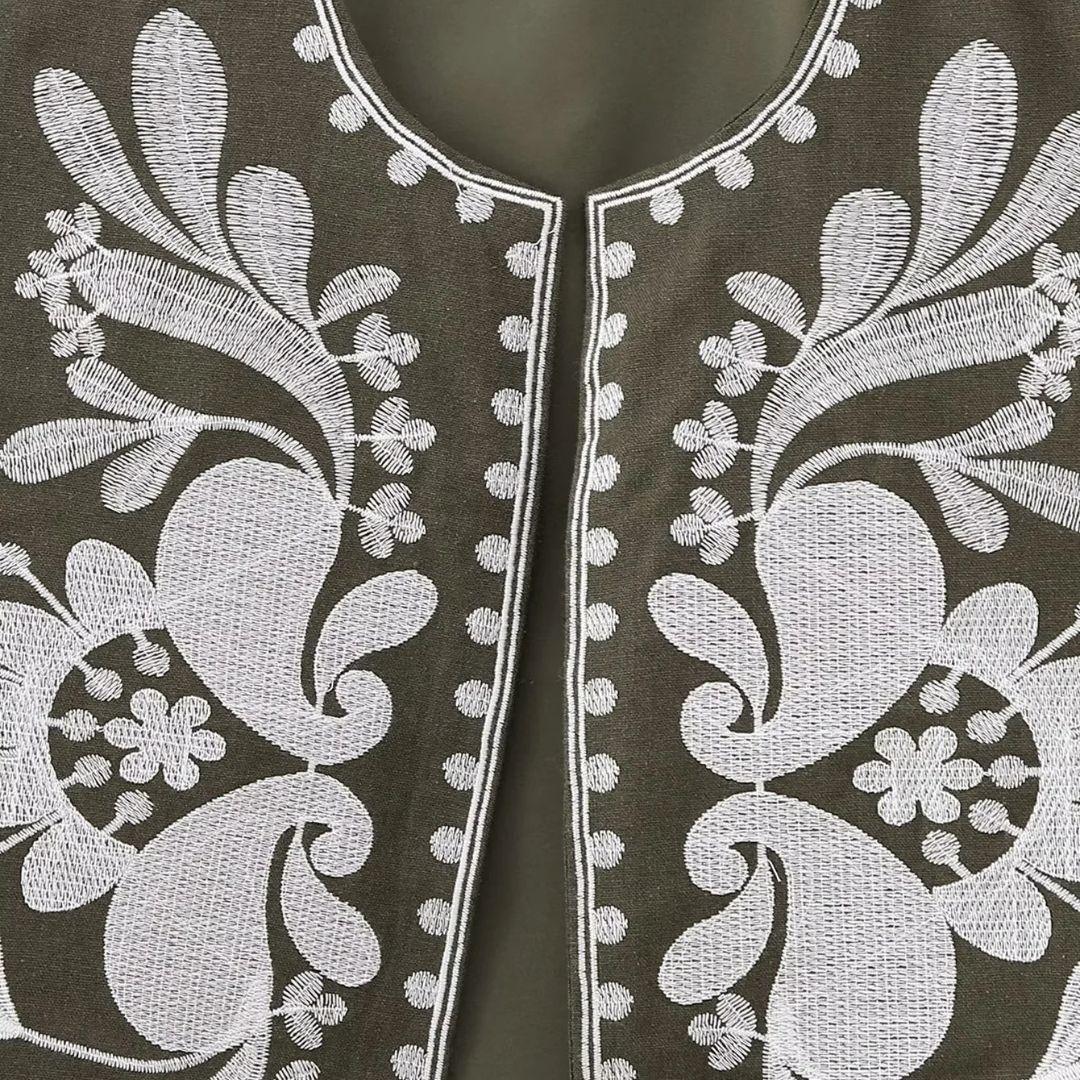 Lua Mística™ – Colete Feminino Estilo Vintage com Bordado Floral